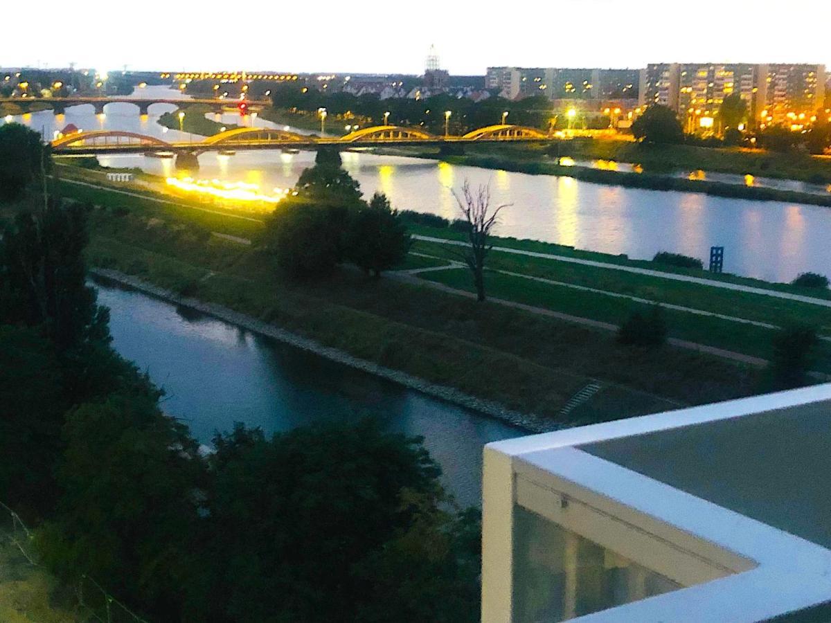 Z Tarasem I Widokiem Na Odre Wroclaw