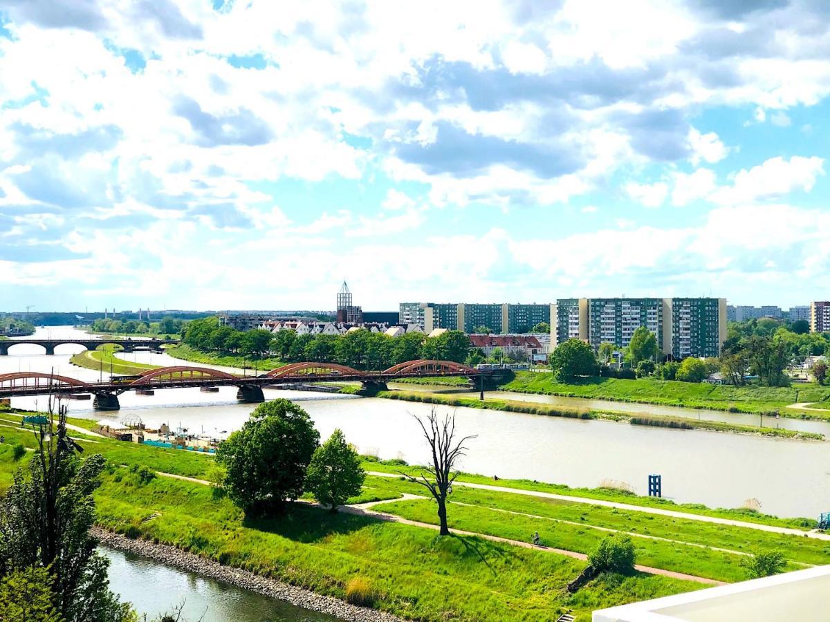 Z Tarasem I Widokiem Na Odrę Wrocław